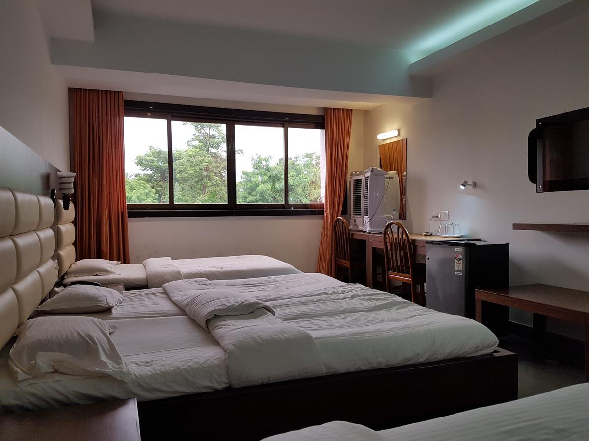 Bisu Hotel & Resorts Khed  ภายนอก รูปภาพ