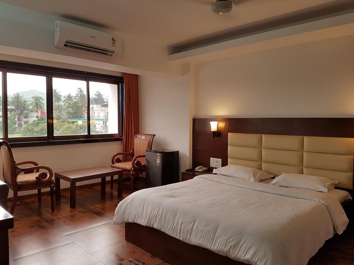 Bisu Hotel & Resorts Khed  ภายนอก รูปภาพ