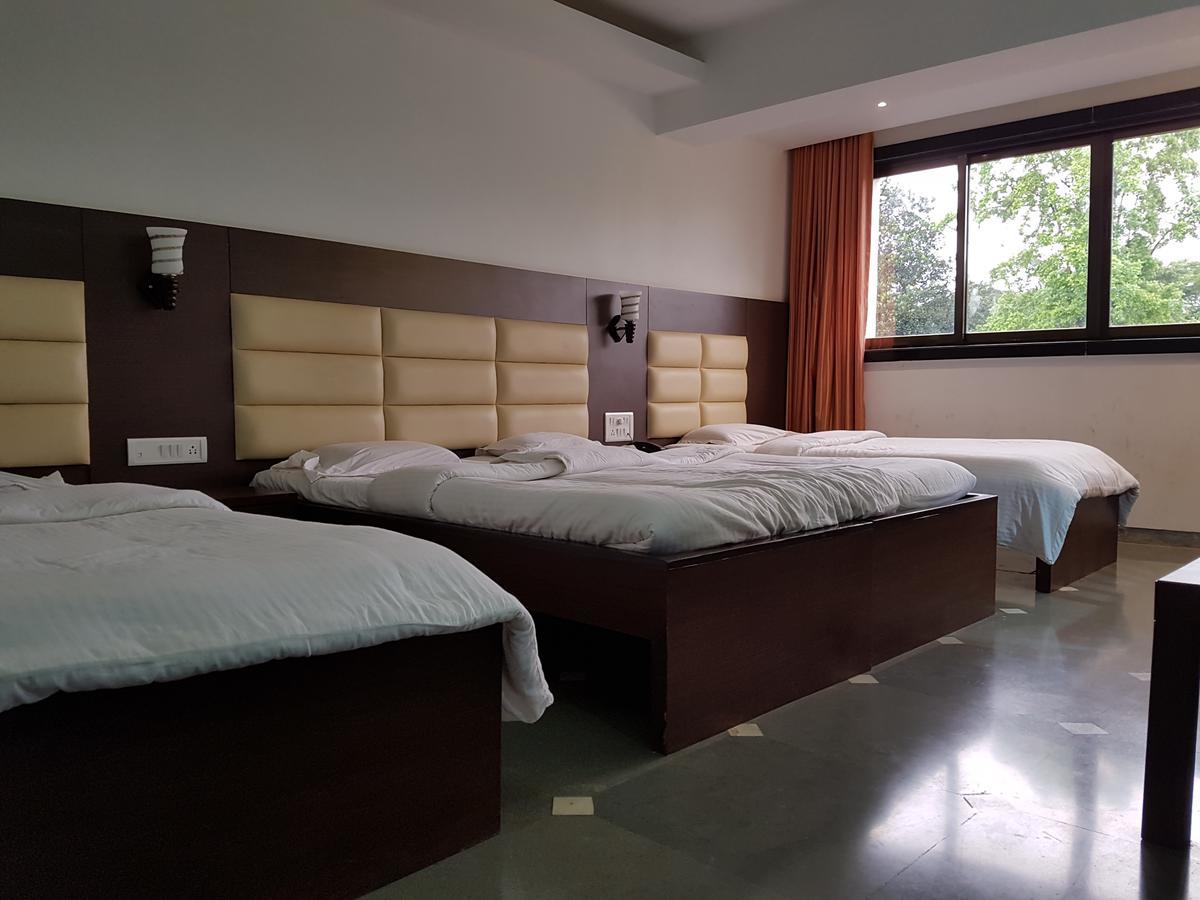 Bisu Hotel & Resorts Khed  ภายนอก รูปภาพ